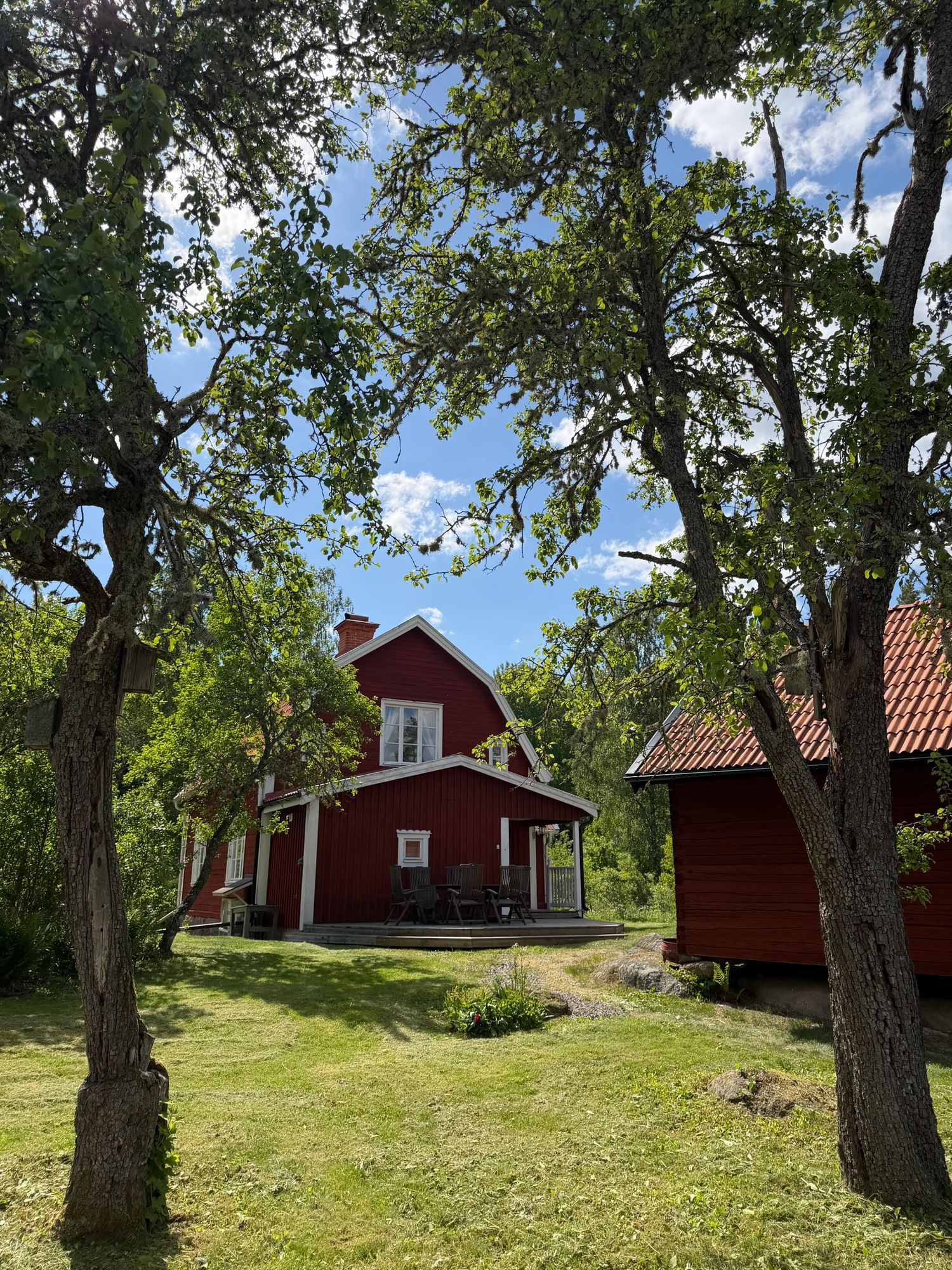Charmig stuga i naturskönt och enskilt läge – bild 5 av 6