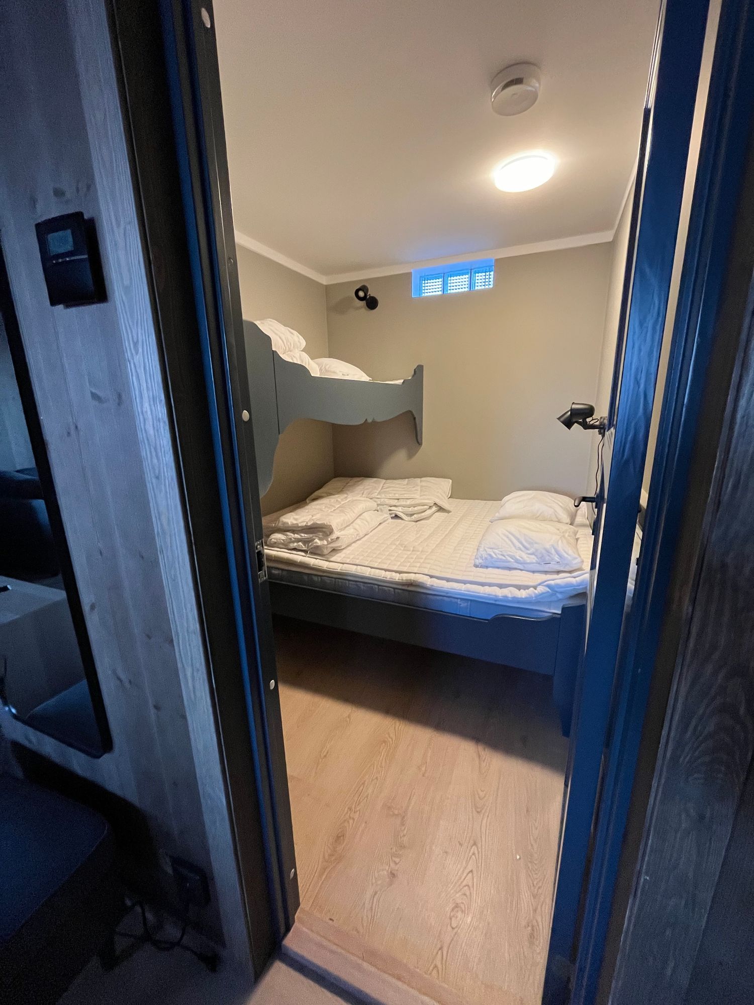 Nyrenoverad med västervy vid längdspåret (Anv) – bild 10 av 14