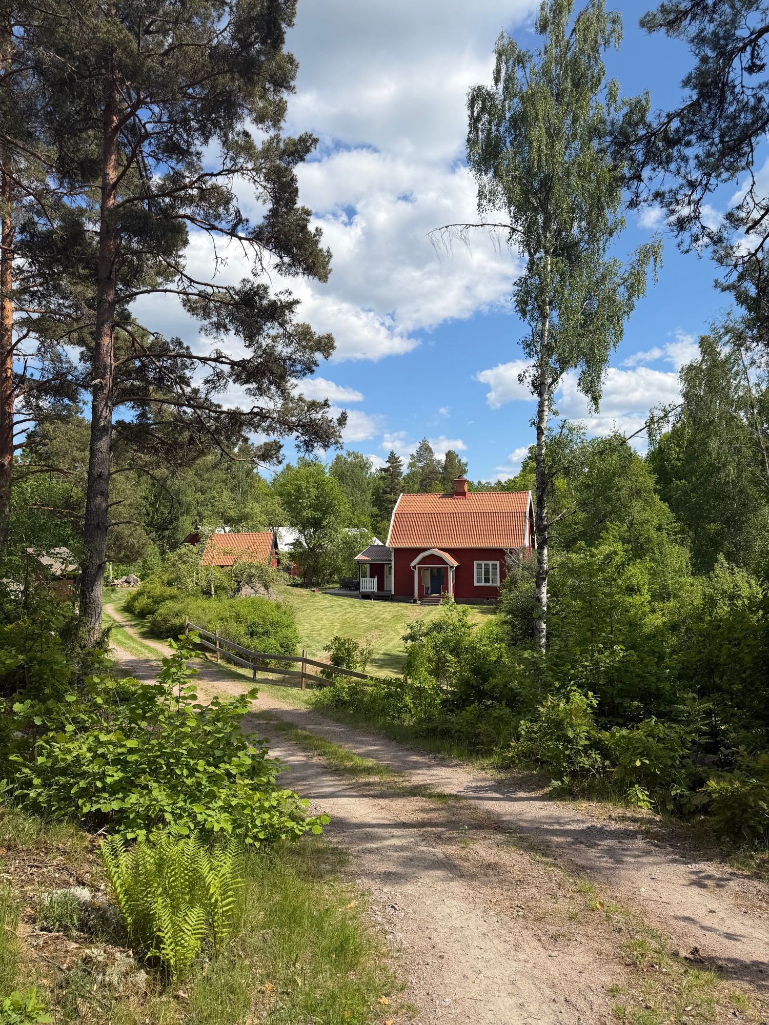 Charmig stuga i naturskönt och enskilt läge – bild 6 av 6