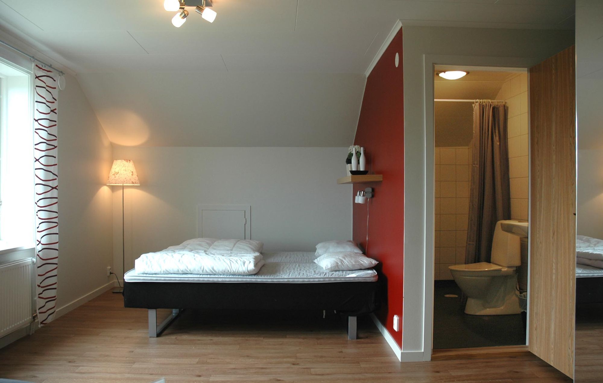 Villa Kustvägen - Stort semesterhus nära havet – bild 19 av 24