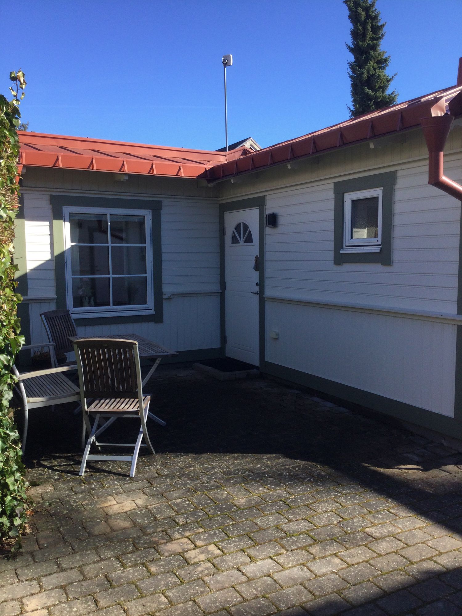 Mysigt gårdshus i centrala Borgholm