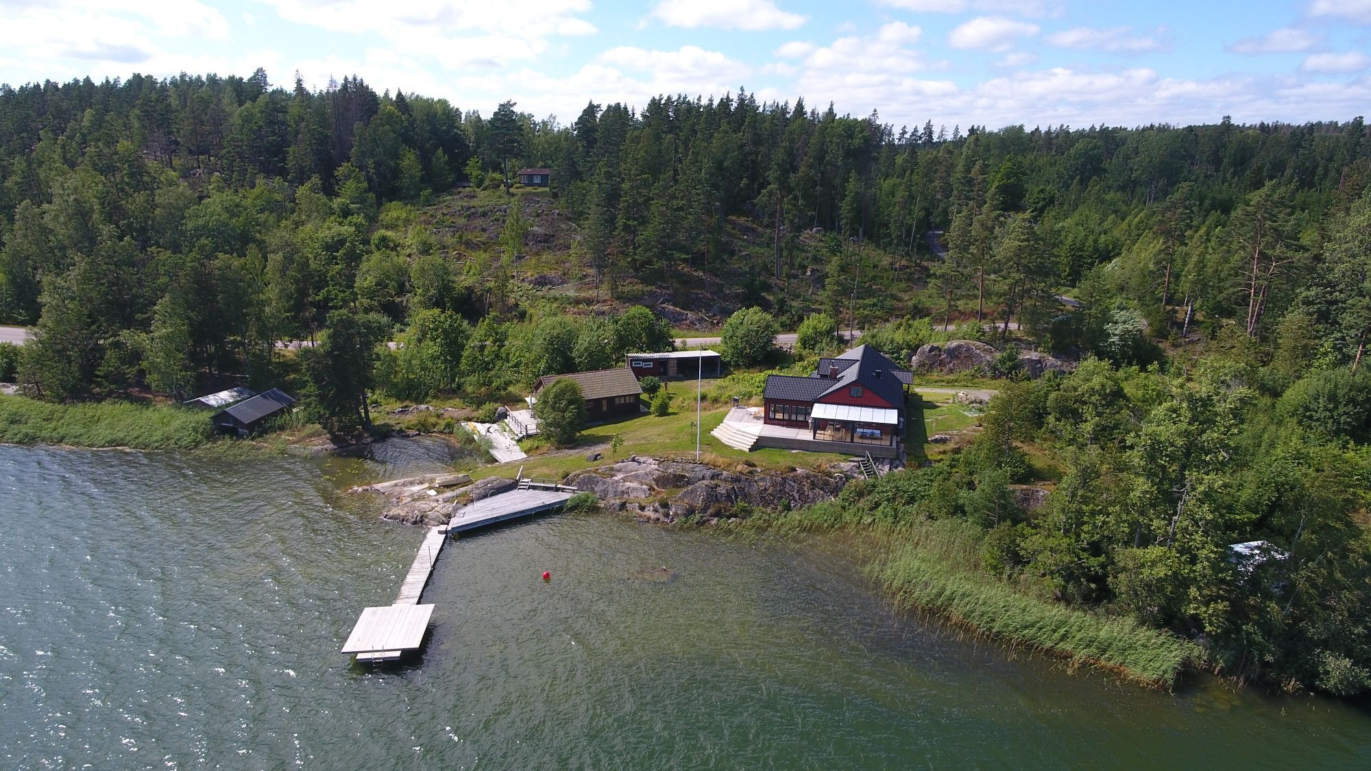 Hus med sjötomt och egen brygga, Vätterns strand – bild 4 av 24