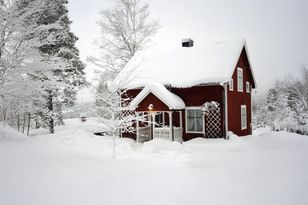 Nice croft with high, quiet & sunny locatio