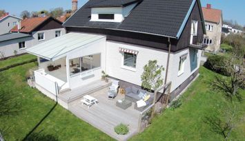 Stort familjevänligt hus med trädgård i Visby