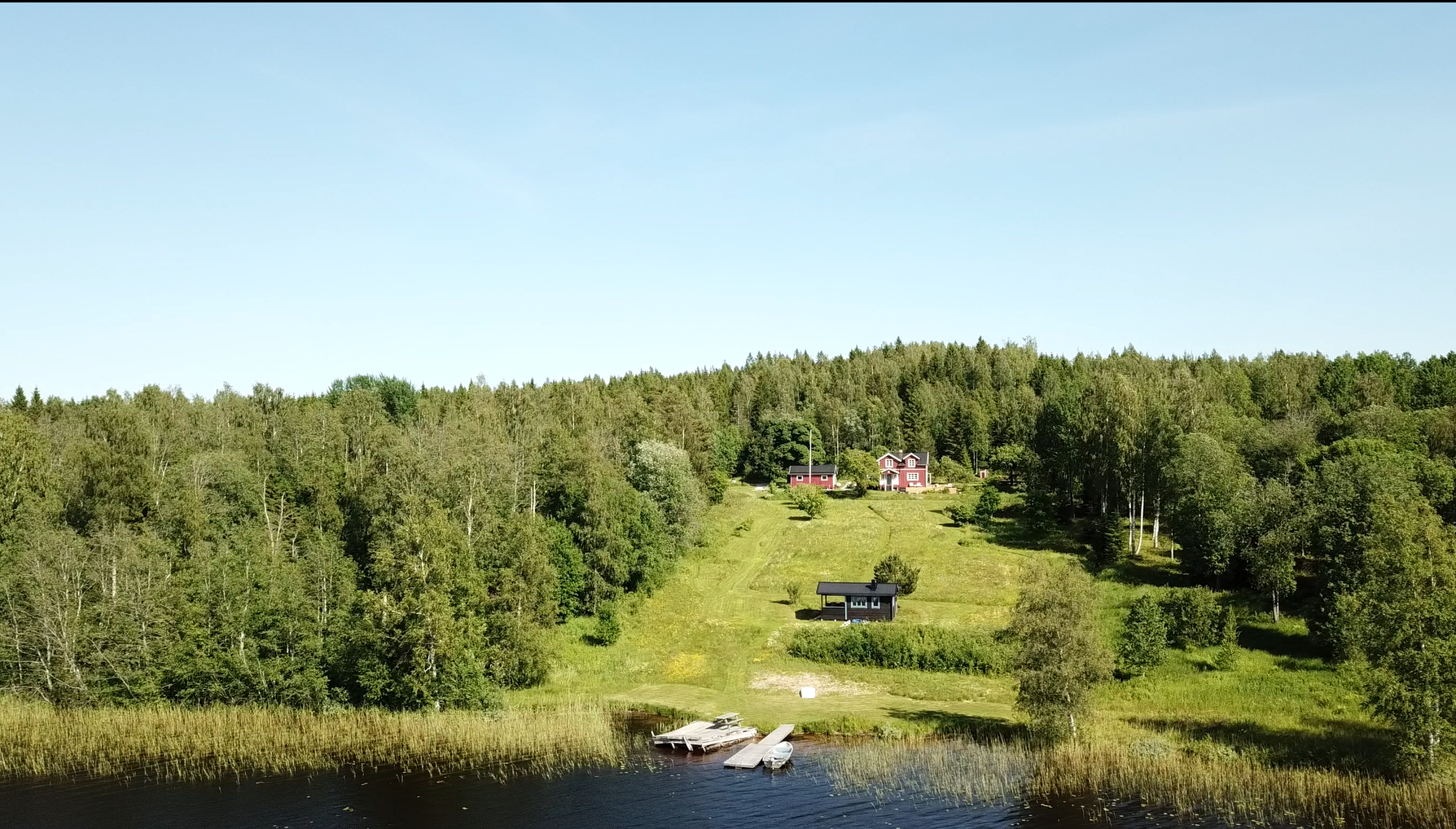 Här saktar tiden ner – din drömstuga vid vattnet
