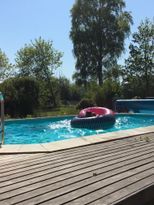 Underbar semestervilla med Pool och stor trädgård