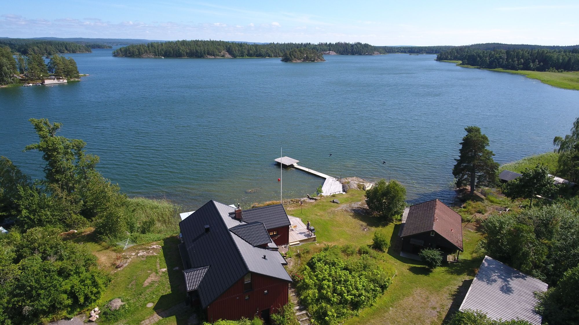 Hus med sjötomt och egen brygga, Vätterns strand – bild 3 av 24