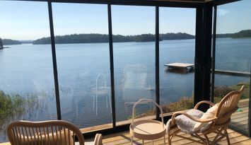 Hus med sjötomt och egen brygga, Vätterns strand