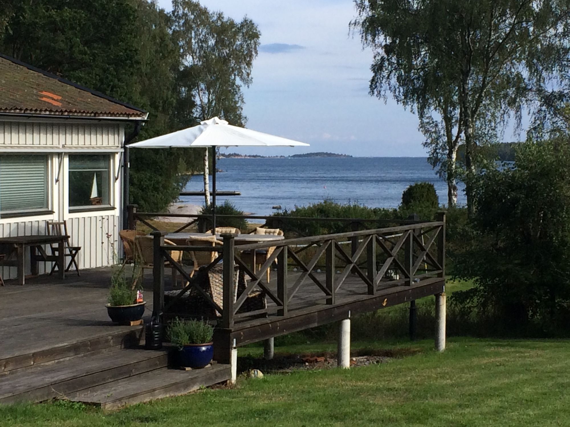 Rymligt skärgådshus med panoramautsikt över havet – bild 11 av 19