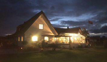 Mysigt boende på landet 1 km från havet