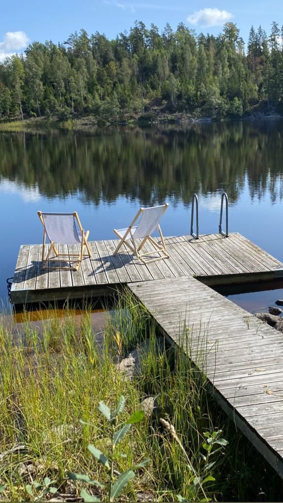 Typical Swedish cottage with stuga overlook a lake – bild 7 av 24