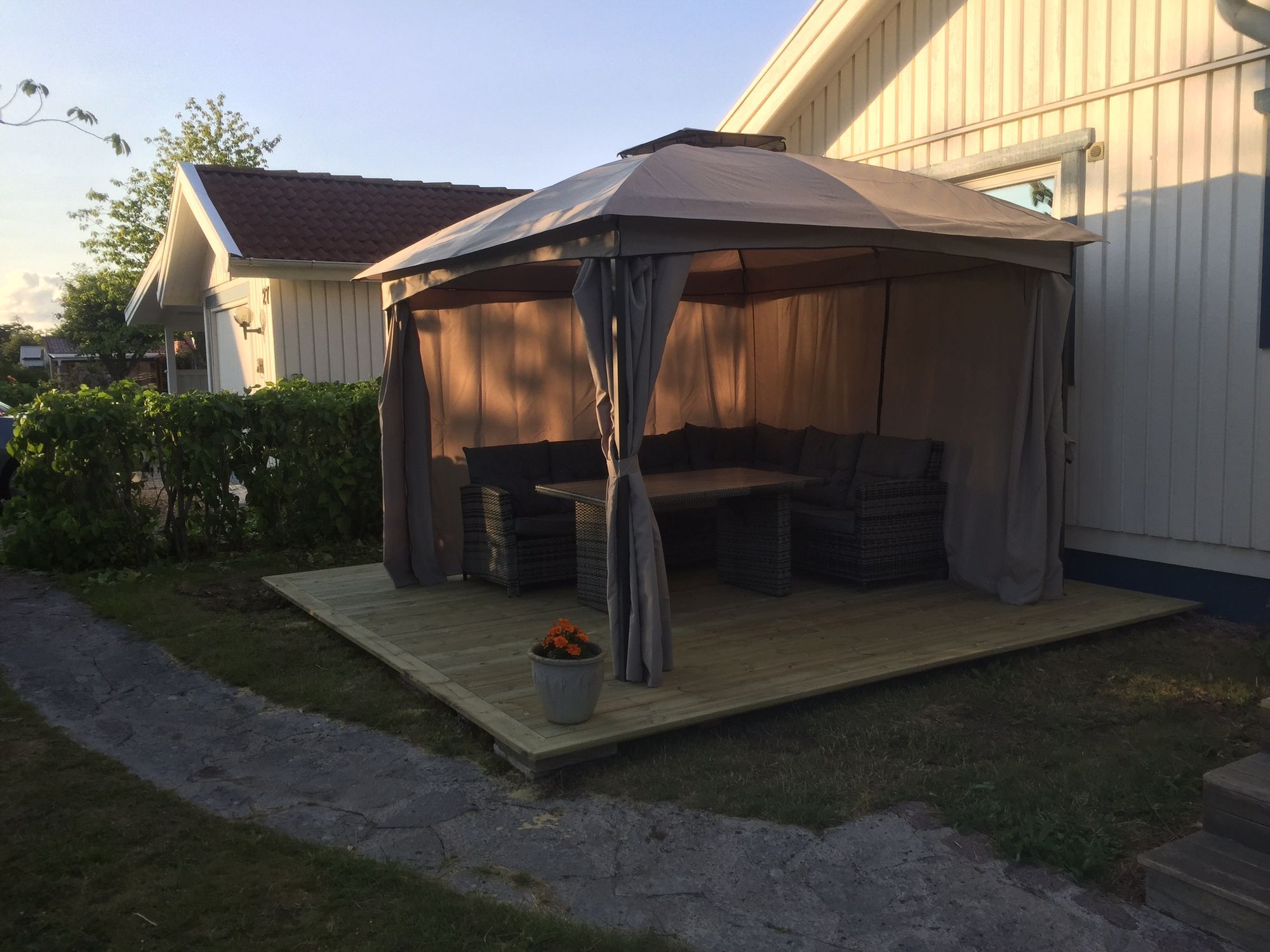 Sjönära villa i fårösund – bild 2 av 11