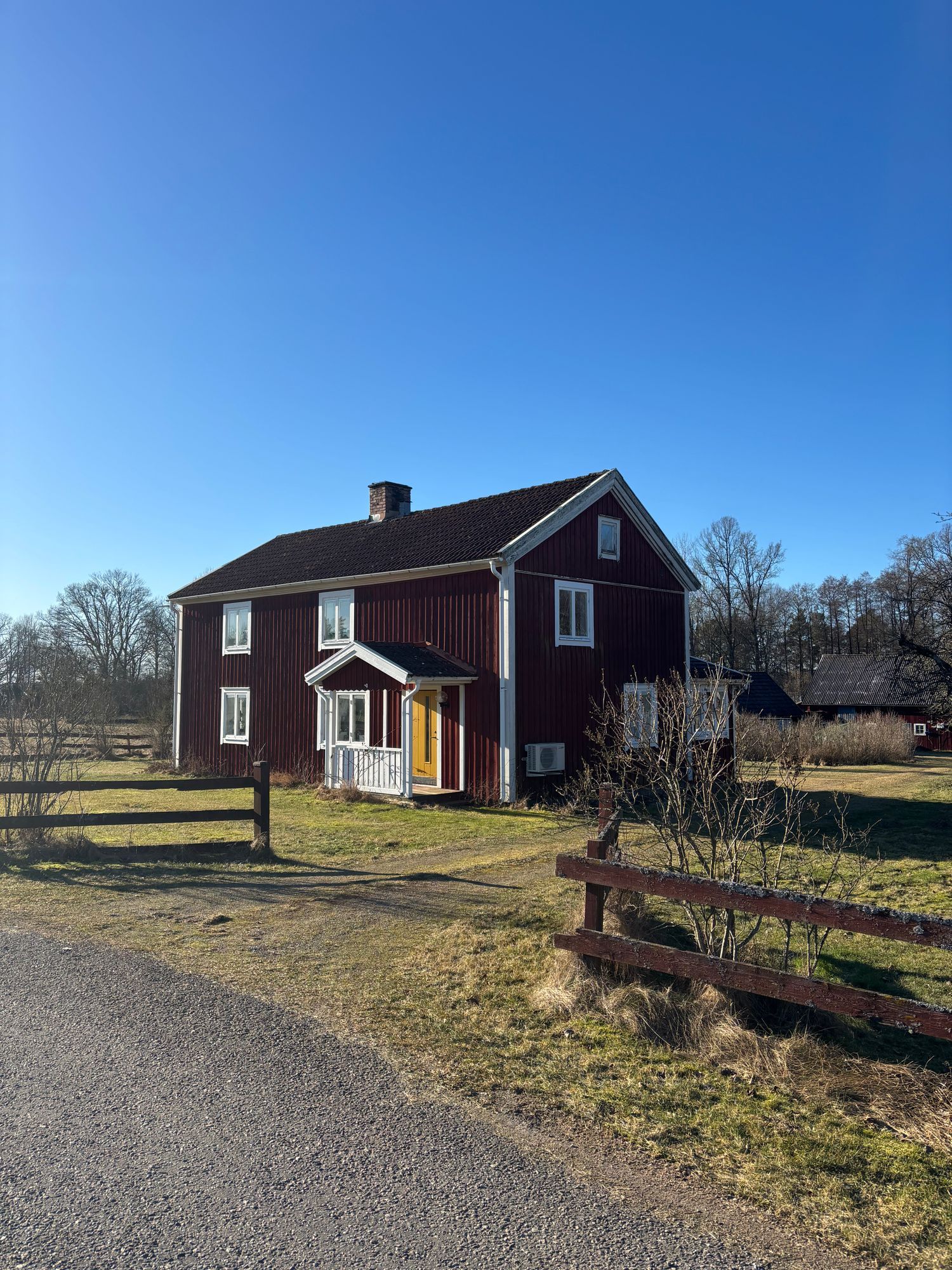 Charmigt gammalt hus med plats för 8pers.