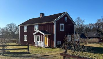 Charmigt gammalt hus med plats för 8pers.