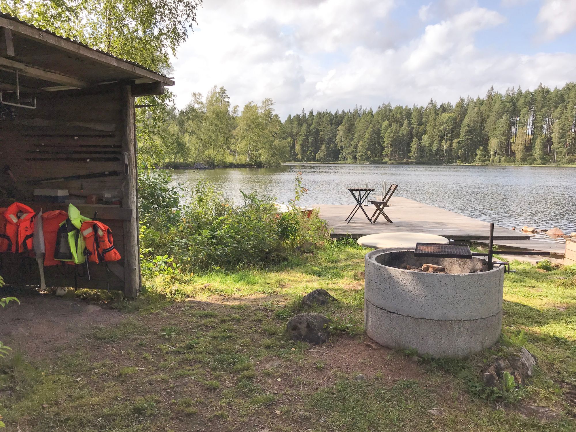 Hus på strandtomt med egen brygga och många bäddar – bild 21 av 24