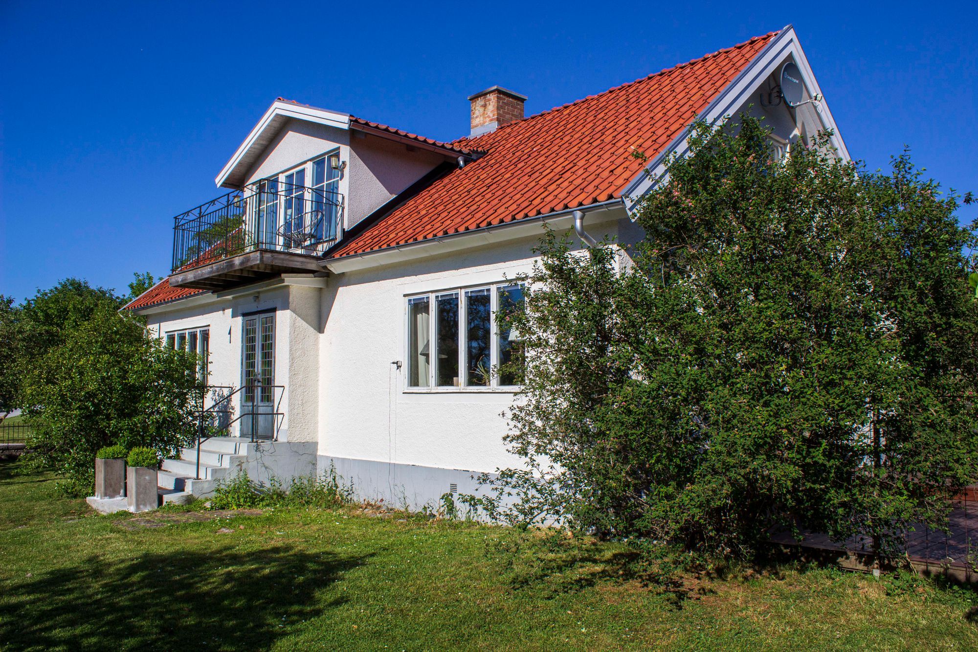 Sänkt pris på stor villa i centrala Visby – bild 2 av 19