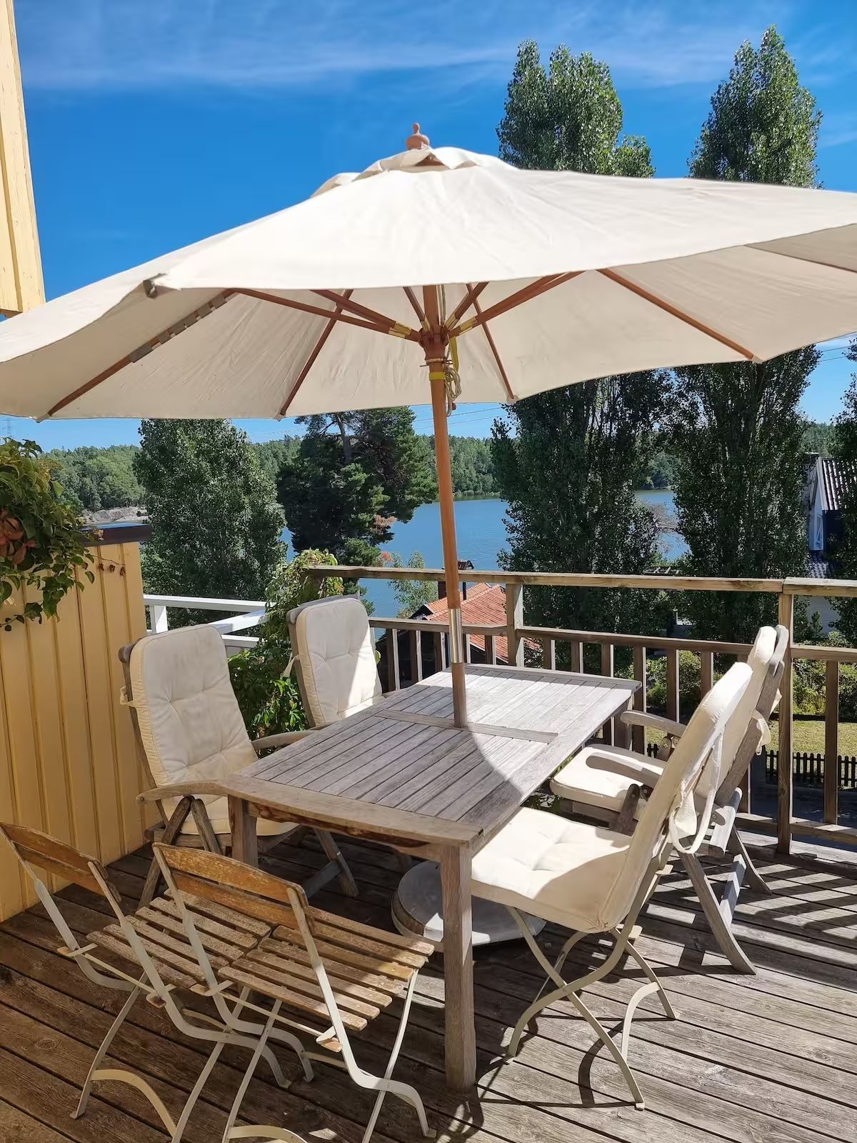 Egen våning i radhus med sjöutsikt nära Stockholm – bild 2 av 13