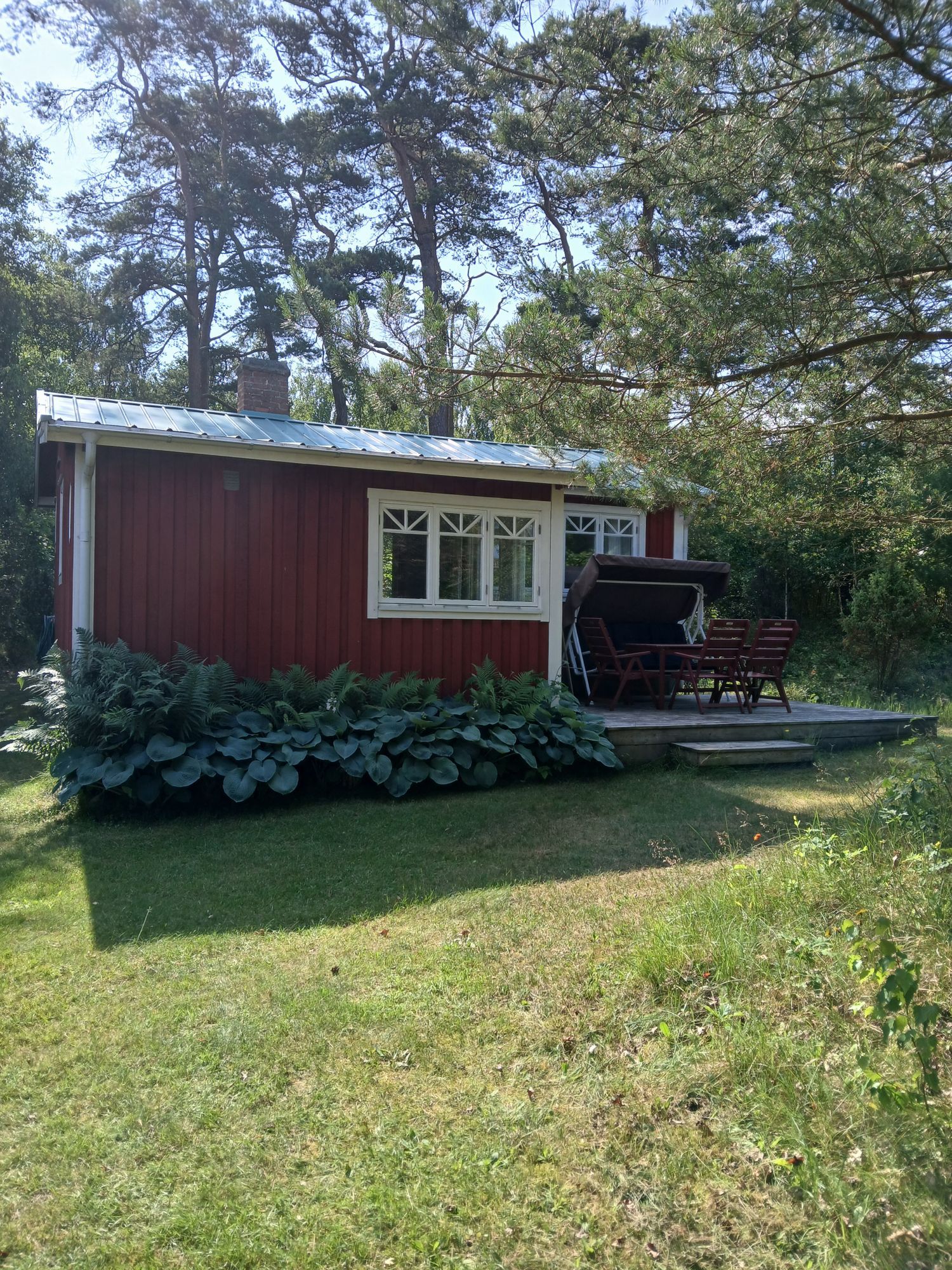 Mysig stuga på naturtomt