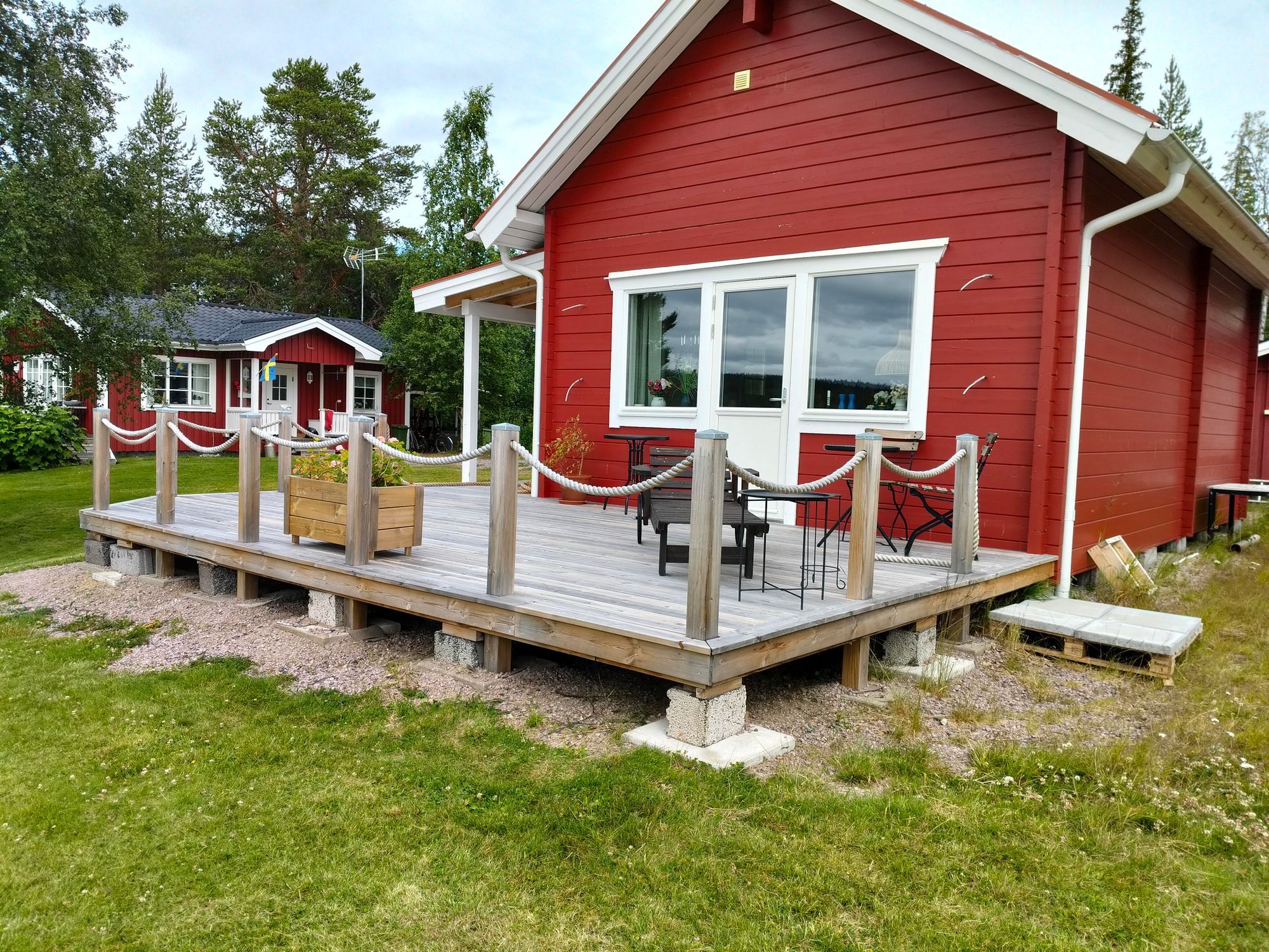 Trivsam gäststuga med sjöläge – bild 11 av 16