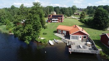 Stort semesterhus med bastu & badtunna