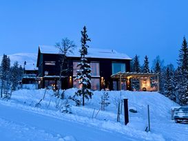 Ripvillan 9+2 med panoramautsikt och spa