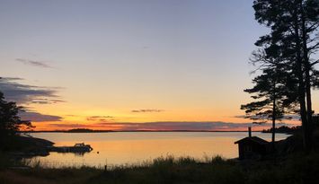 Solnedgång, havstomt, egna bryggor, Södermöja