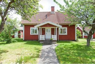 Lantlig idyll i Bergkvara hamn