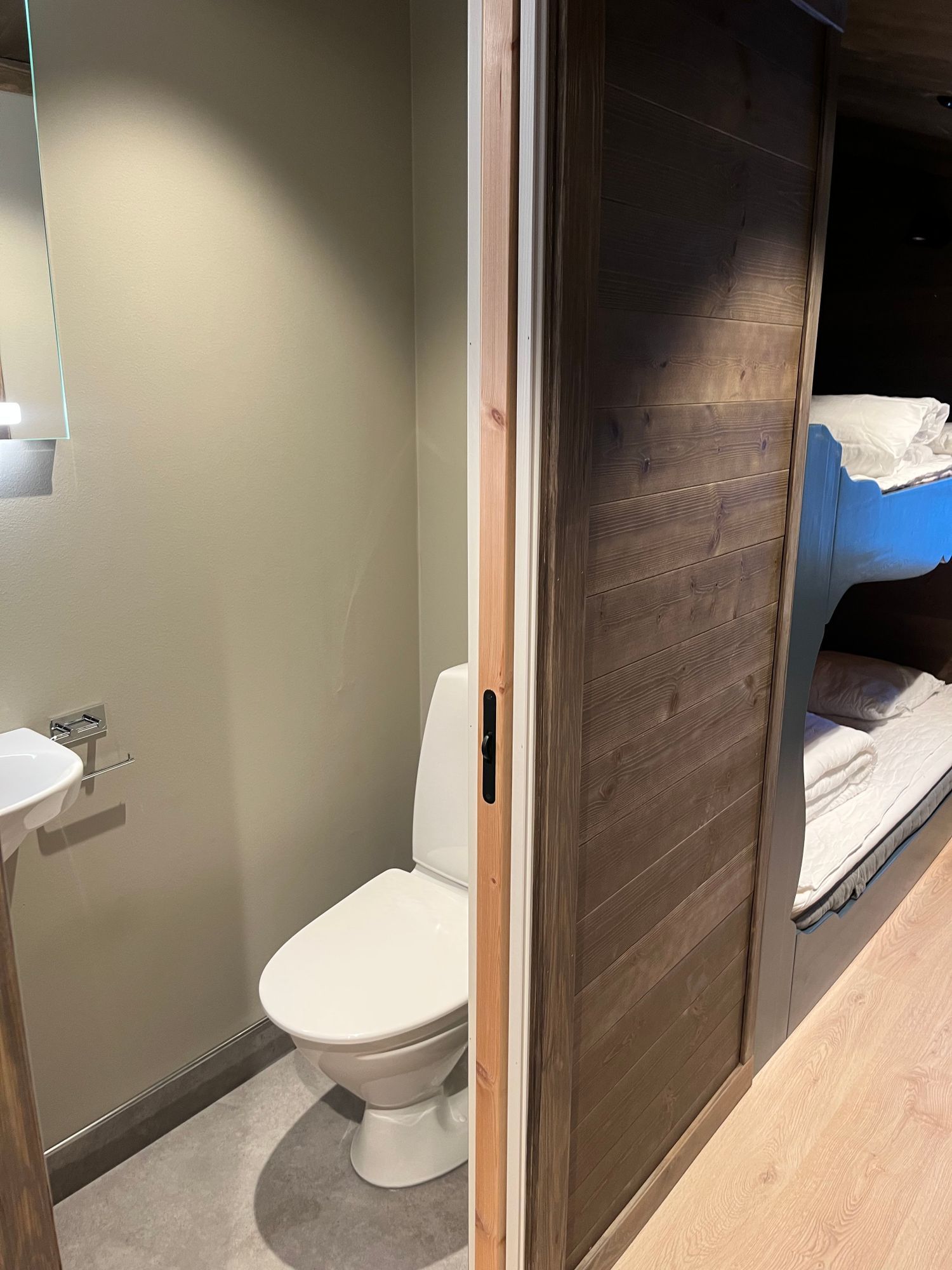 Nyrenoverat med västervy vid längdspåret (Böv) – bild 15 av 21
