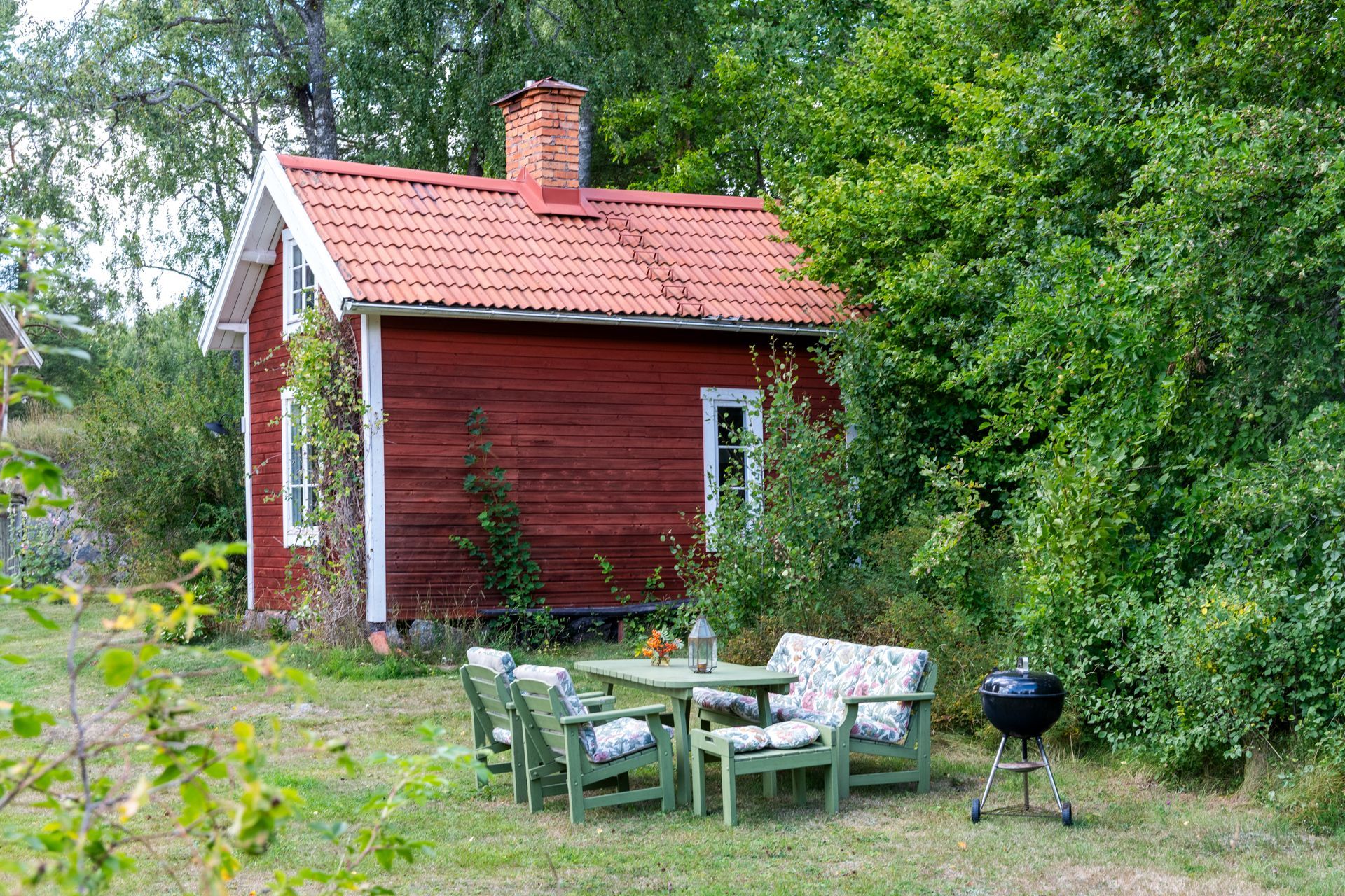 Charmigt torp på vackra Blidö – bild 3 av 10