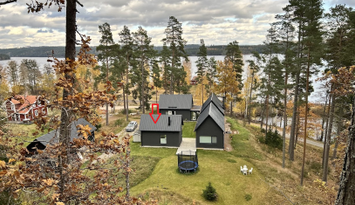 Sjönära gästhus i Verveln – bad 100 m bort