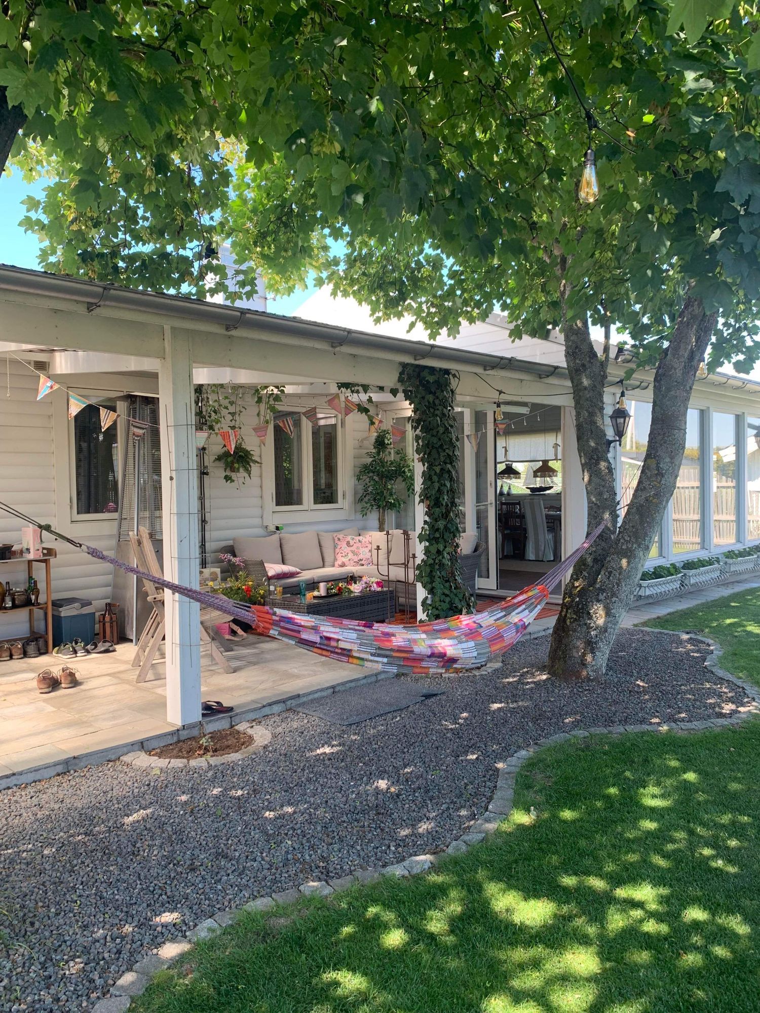 Stort strandnära sommarhus med härlig trädgård – bild 13 av 24