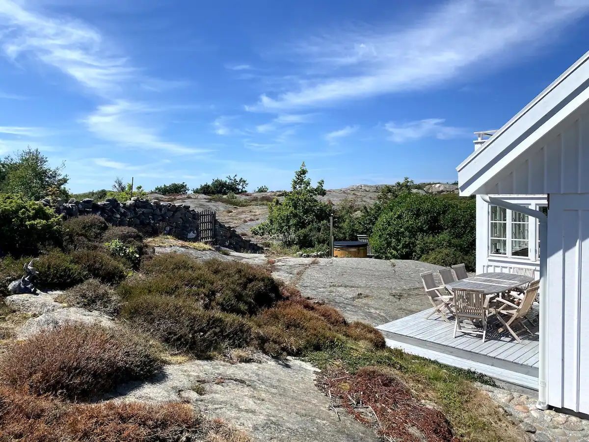 Västkustvilla på vackra Björholmen – bild 2 av 12
