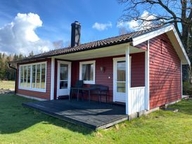 Lakeside cottage by Lake Fegen