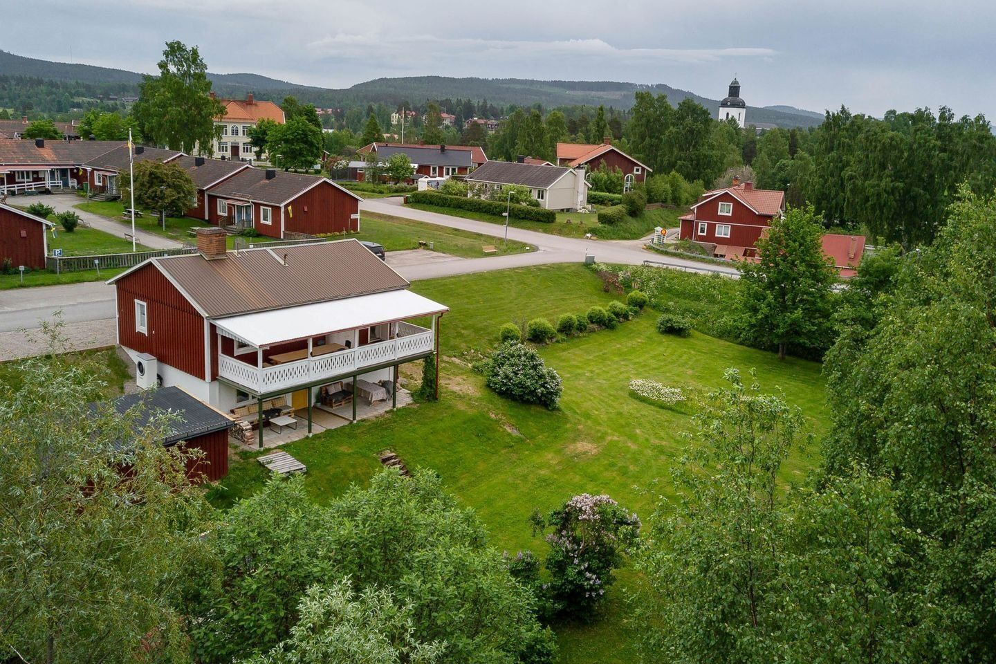Mysigt hus för två familjer i hjärtat av Järvsö