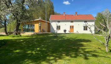 Panorama över sjön med egen brygga