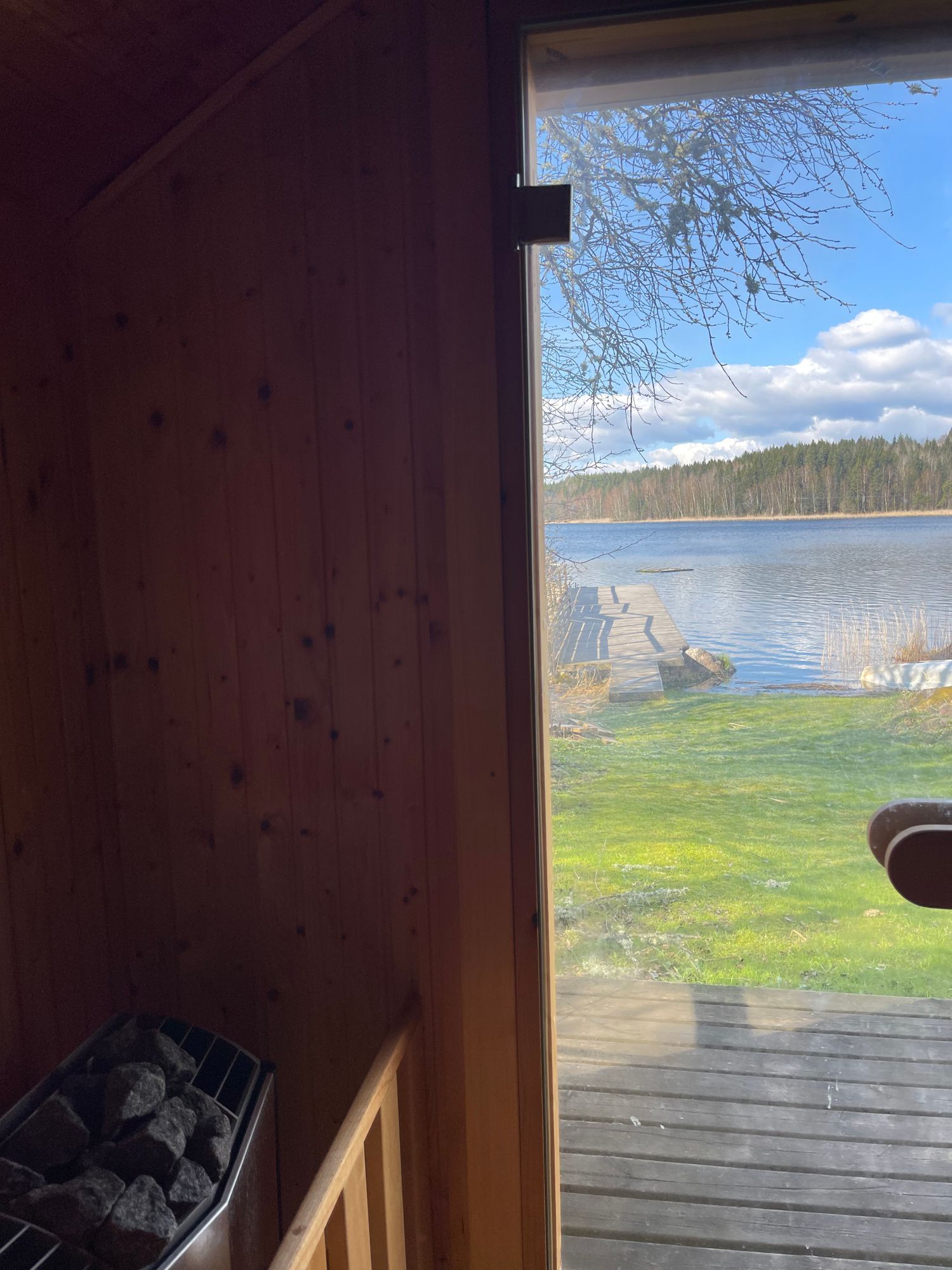 Panorama över sjön med egen brygga – bild 21 av 24