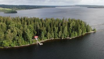 Egen ö, unik stuga, båt (motor), kajak, vedbadkar