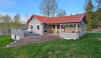 Charmigt sommarställe - sjöutsikt & rofyllt läge