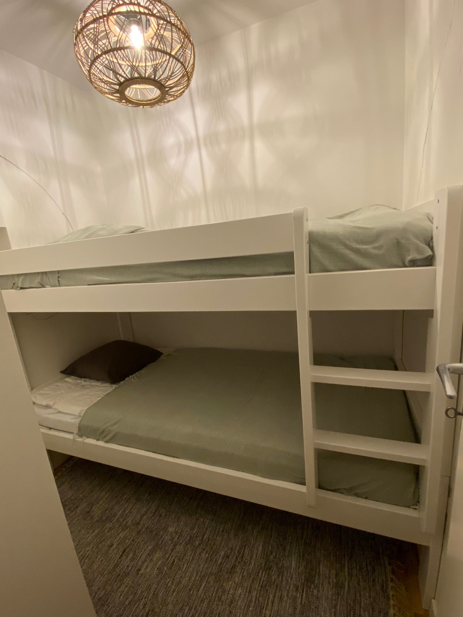 Drömläge i nytt gavelradhus med 2 min strand & hav – bild 14 av 24