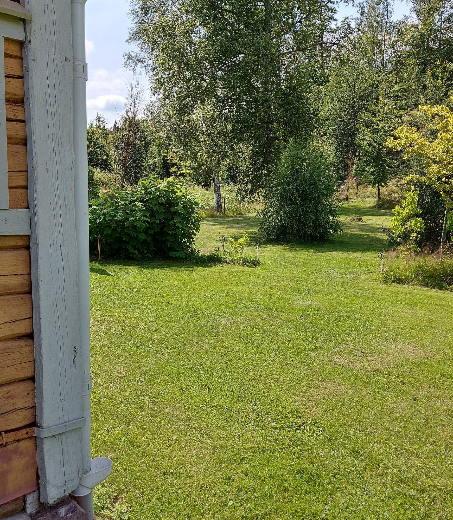 Hus med själ & charm. Egen strand, brygga, båt. – bild 5 av 22