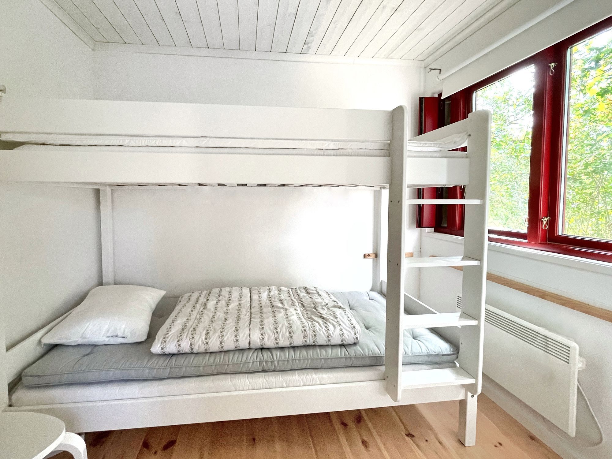 Havsnära hus i Ronehamn på Gotland – bild 14 av 24