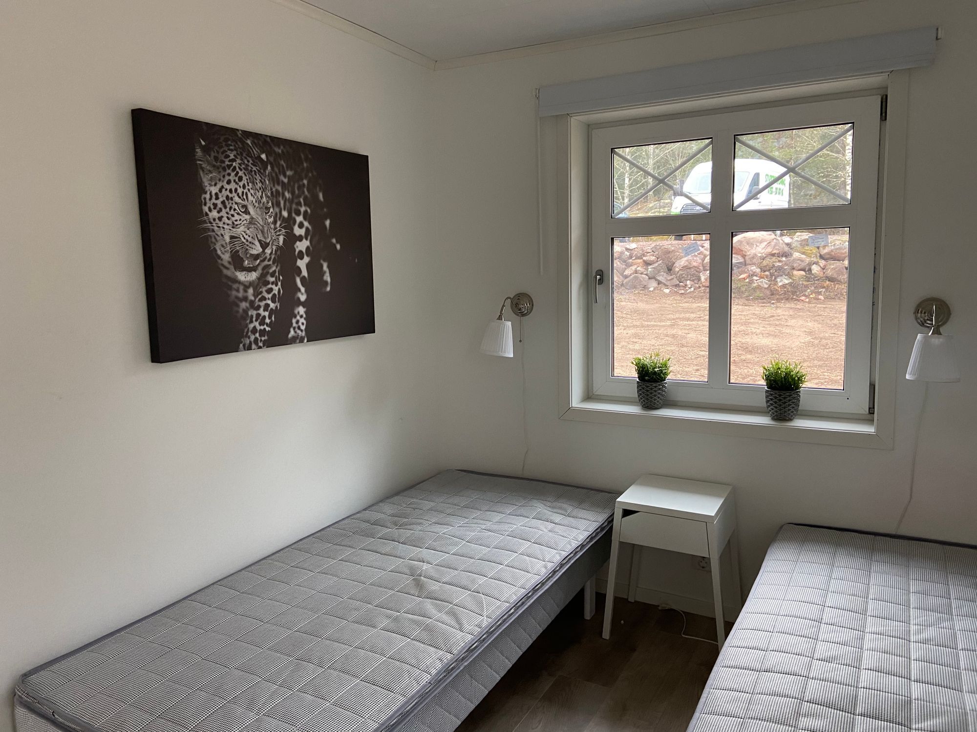 Stuga med sjötomt – bild 10 av 11