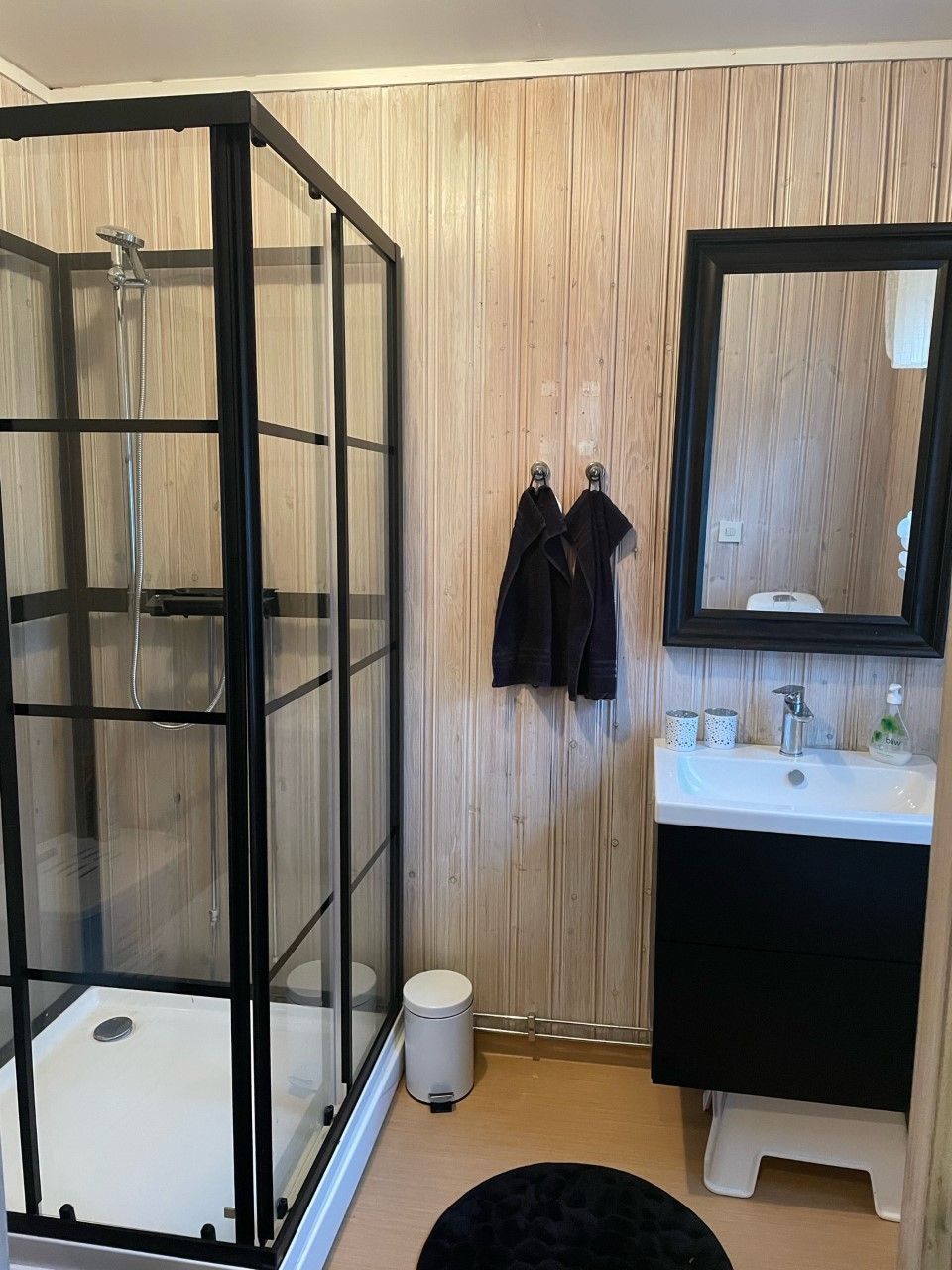 Stuga med egen pool vid badsjö. – bild 11 av 22