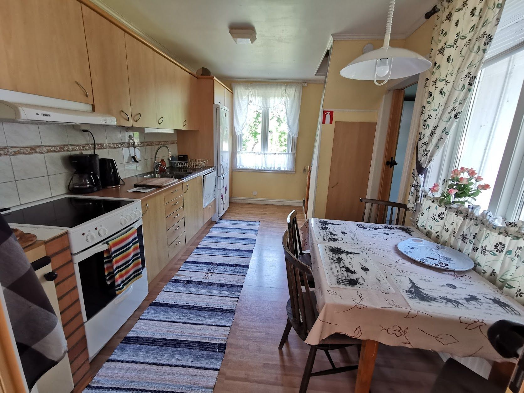 Stuga på en gård nära havet – bild 6 av 11