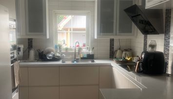 Andra plan i huset hyrs ut