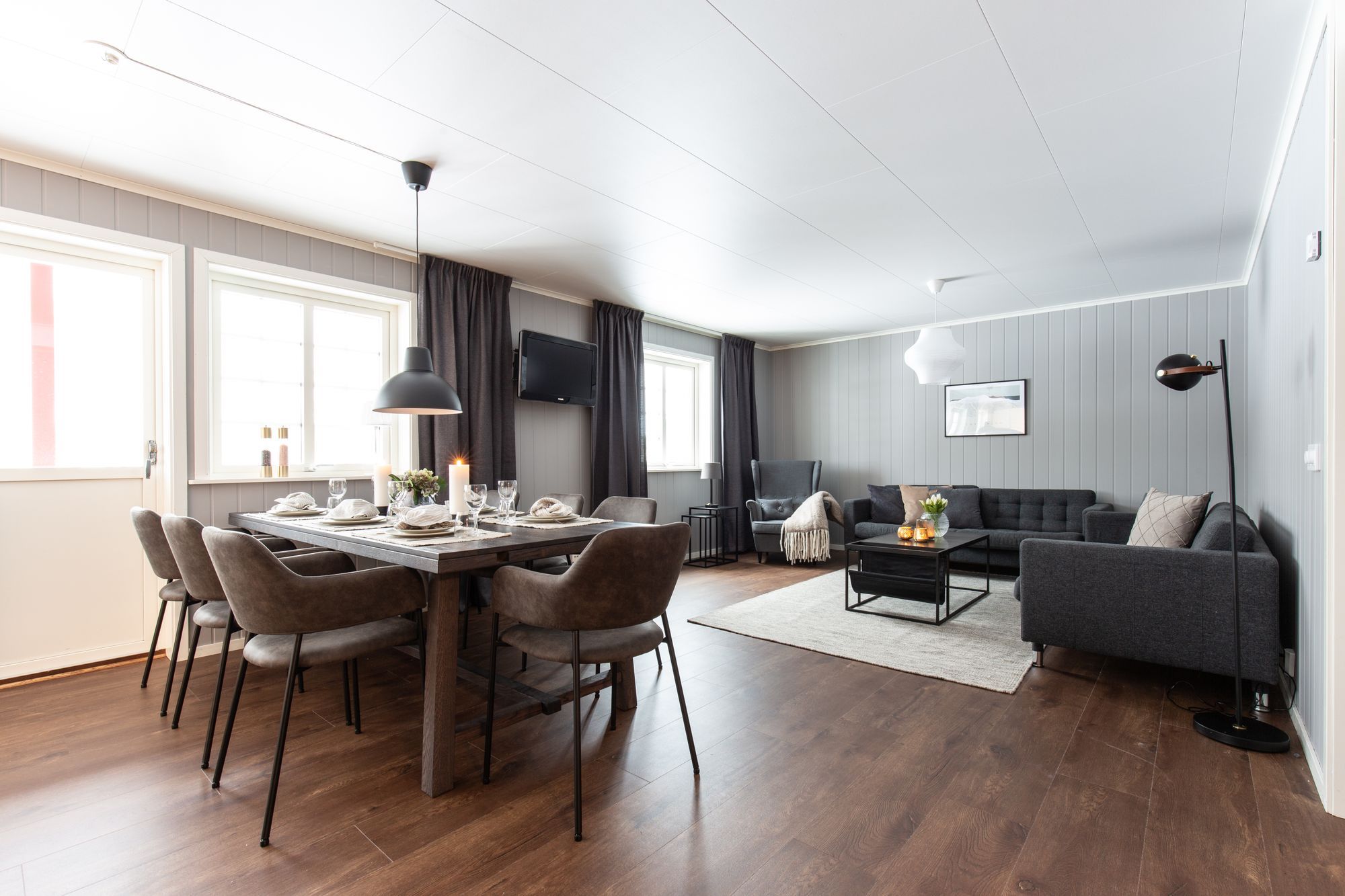Rymlig och mysig lägenhet med elljusspår utanför – bild 7 av 11