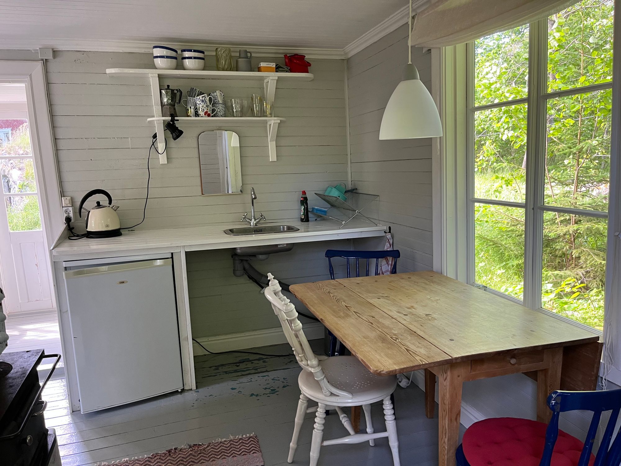 Charmigt torp på vackra Blidö – bild 6 av 10