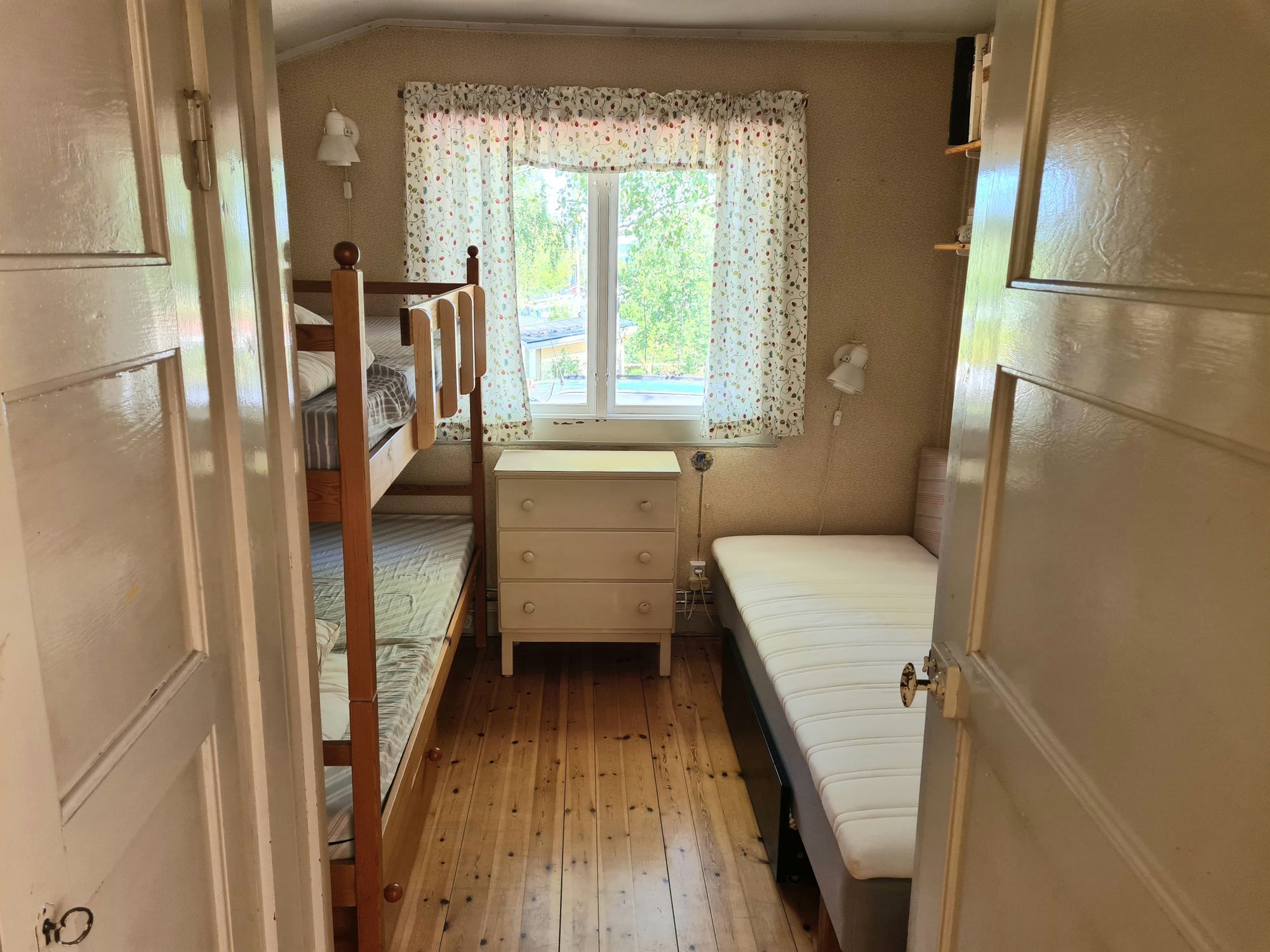 Stuga med härligt läge vid Årsta Havsbad. – bild 4 av 14