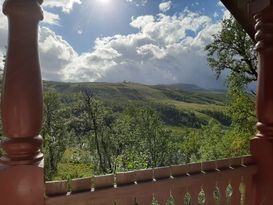 Tänndalen Hamra Stuga med utsikt över fjället