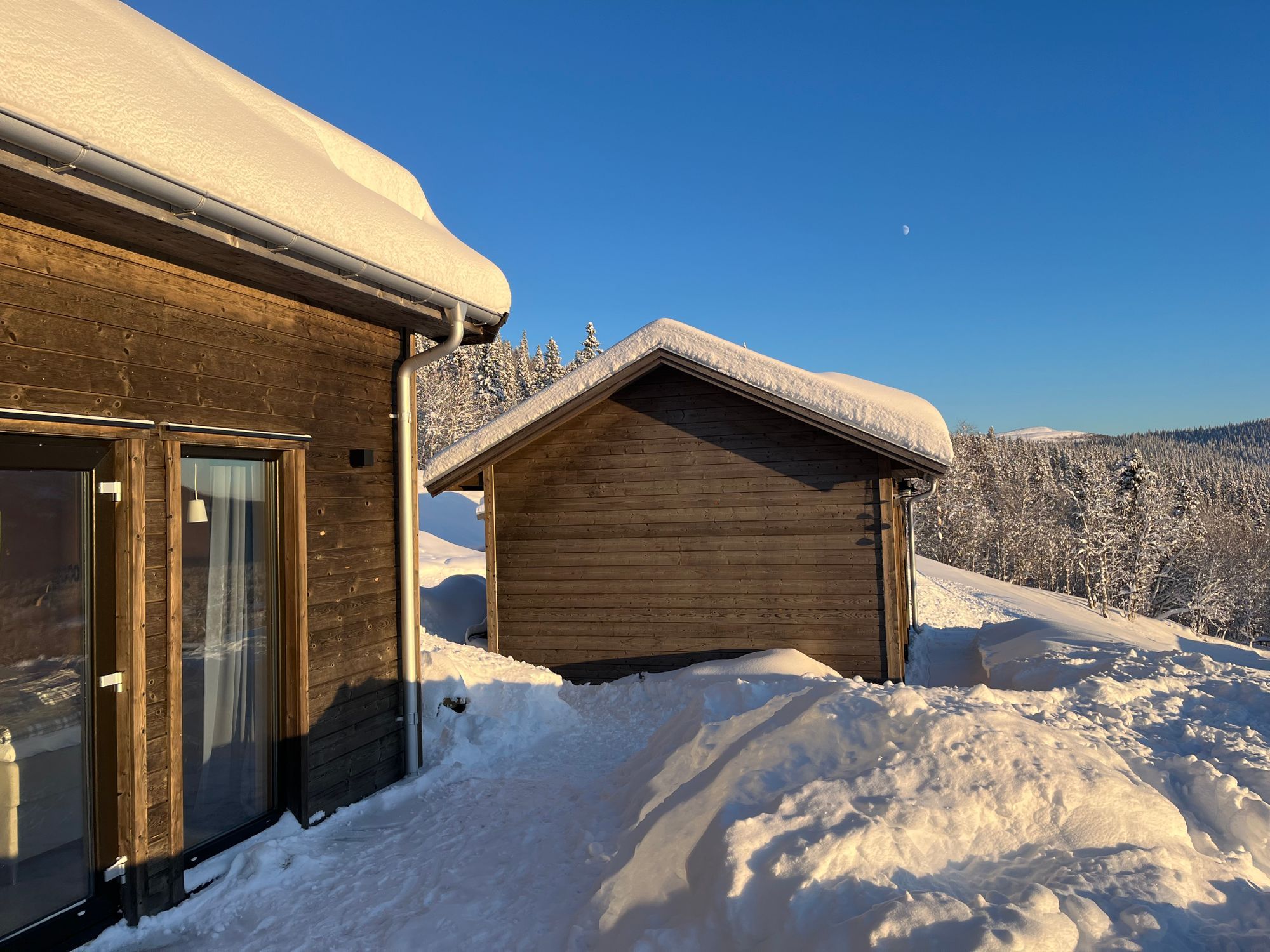 Mysig stuga i Kittelfjäll med fantastisk utsikt – bild 2 av 24